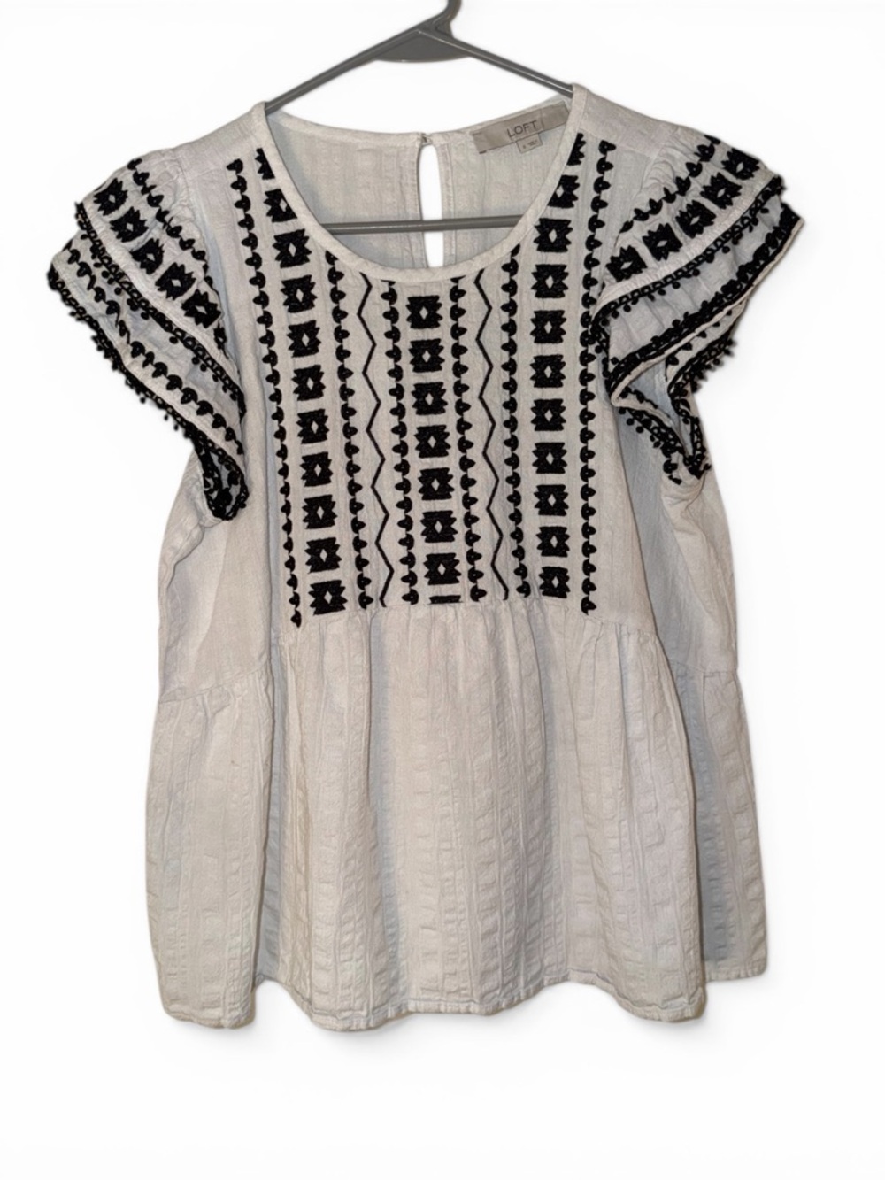 Women’s—LOFT White Flutter Sleeve Blouse With Embroidered Flowers. Size Small.